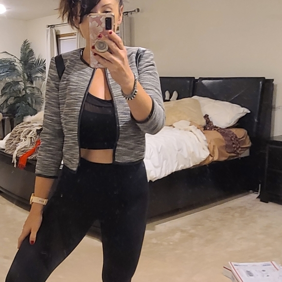 Cropped Blazer - Picture 7 of 7